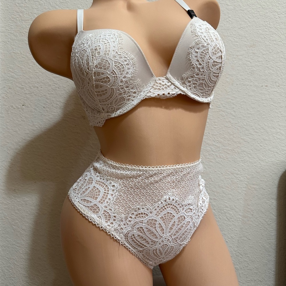 32DD,S Victoria’s Secret bra set